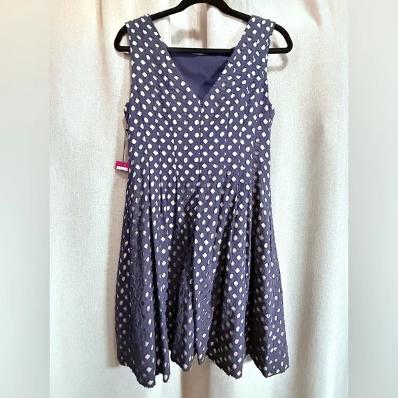 Vince Camuto Signature Pleated Eyelet Navy & Tan Sleeveless Dress, Size 12, NWT - Picture 4 of 11